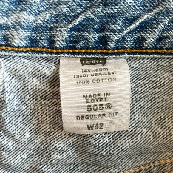 Vintage Levi’s Men’s 505 Regular Fit Denim Shorts 10” Inseam Light Wash Size W42